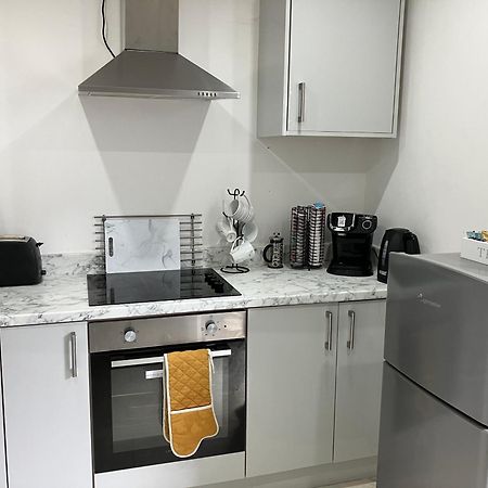 Lancing Apartments - Spacious 2 Bed - Sleeps 6 - Burnham Village Слау Екстериор снимка