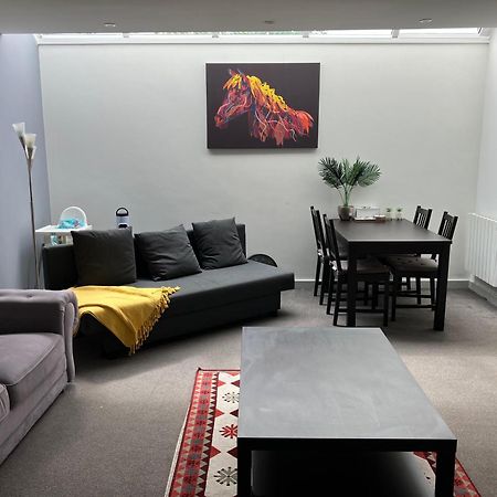 Lancing Apartments - Spacious 2 Bed - Sleeps 6 - Burnham Village Слау Екстериор снимка