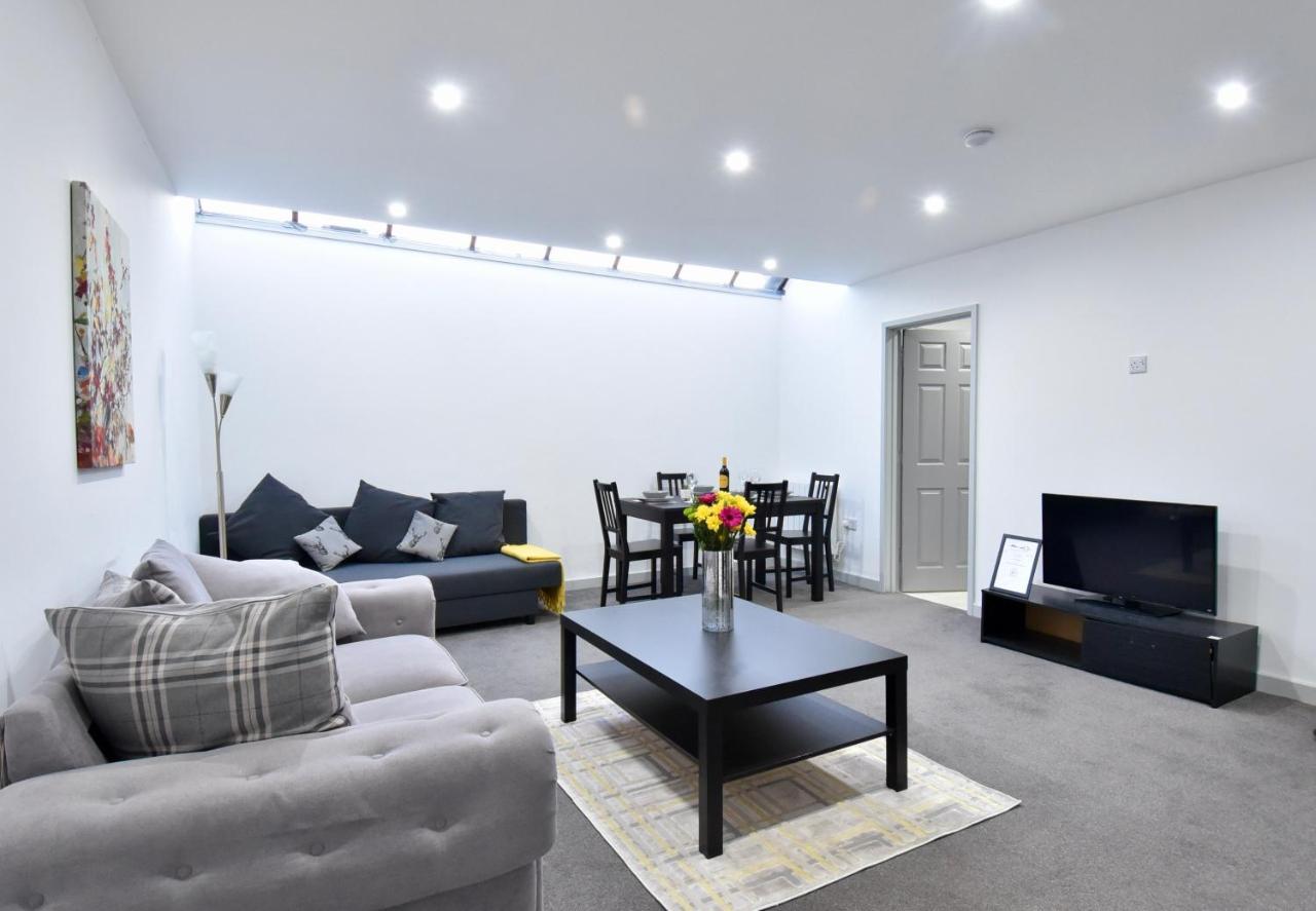 Lancing Apartments - Spacious 2 Bed - Sleeps 6 - Burnham Village Слау Екстериор снимка